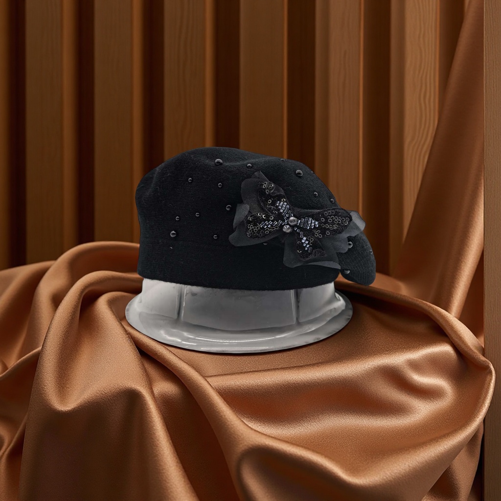 New handcrafted flower cashmere brackish yarn knitted cap, double-layer beret cap, rhinestone decorated flower cap, French classic, warm, breathable, elastic, comfortable, fashionable and best-selling for foreign trade Application Scenario