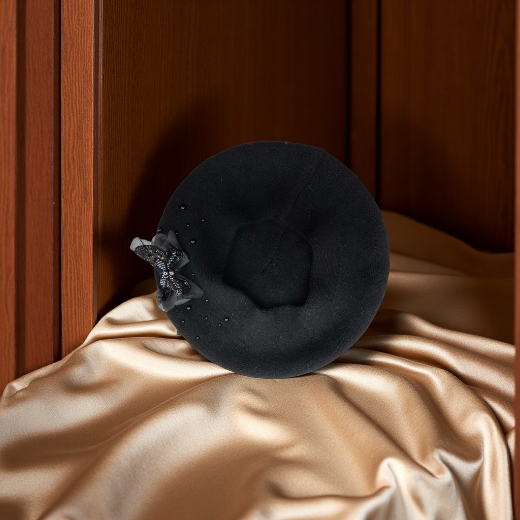 The new handcrafted flower cashmere bride-core yarn knitted cap, double-layer beret cap, rhinestone decorated flower cap, warm, breathable, moderate elasticity, classic French style, fashionable and popular in foreign trade Specification image