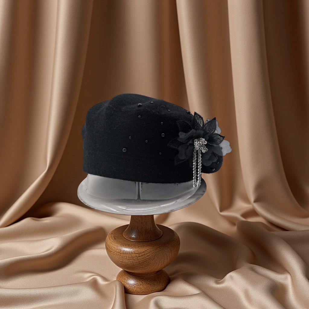 New handcrafted flower cashmere bride-core yarn knitted cap, double-layer beret cap, rhinestone decorated flower cap, French classic, warm, breathable, comfortable, moderate elasticity, fashionable and popular export item