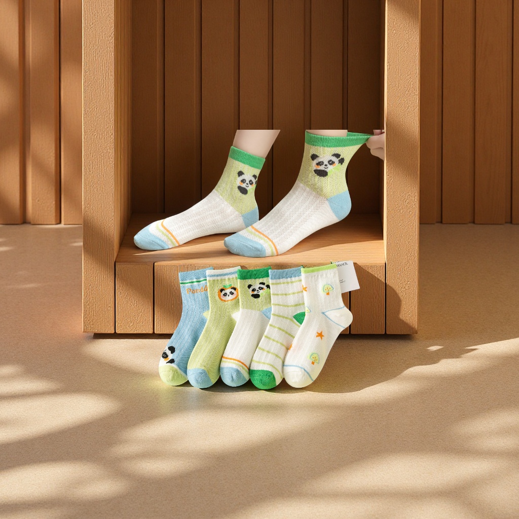 Summer thin breathable mid-calf mesh socks for boys, cartoon socks for babies, cute children's socks, and comfortable summer socks for girls Application Scenario