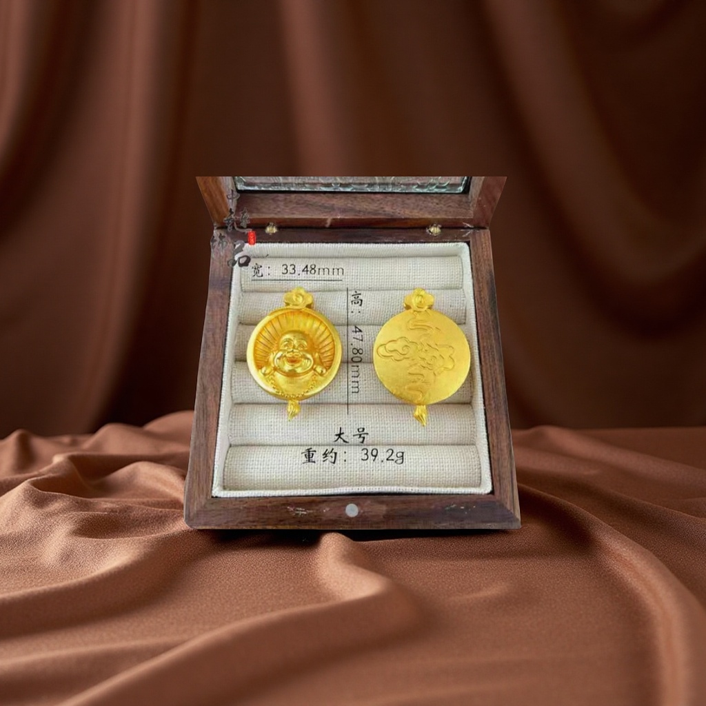 内外贸专供。新款铜镀金色笑面弥勒佛吊坠仿黄金祥云佛牌挂件，项链，潮流饰品