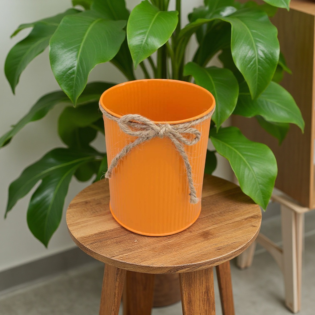 铁皮花盆笔桶垃圾桶白底实物图