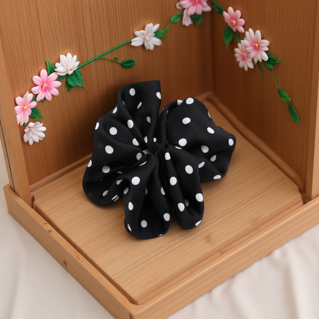 New satin large polka dot and pleated large intestine hair band, fresh, simple and trendy hair tie wholesale leather band hair accessory Application Scenario