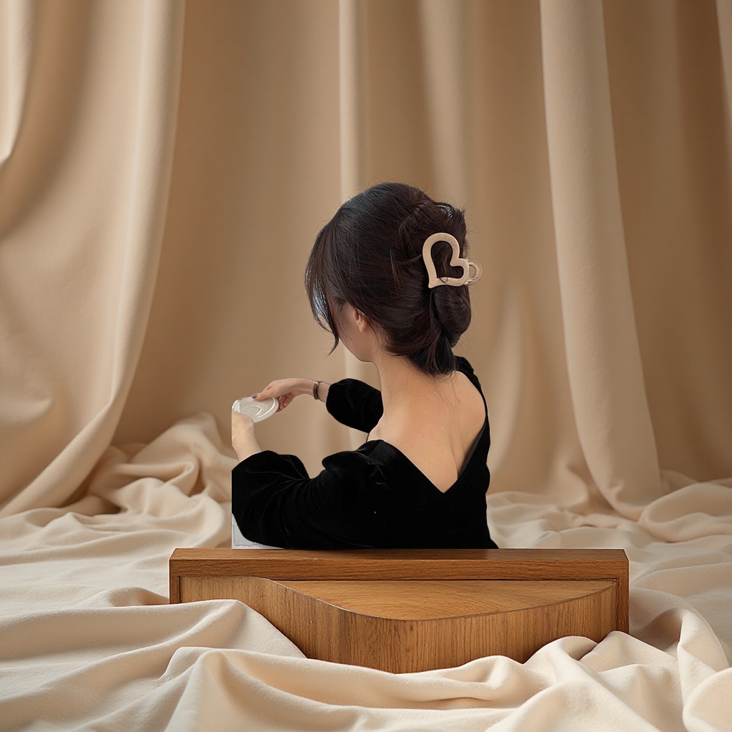 25年奶咖四色镂空发夹后脑勺盘发抓夹百搭爱心形简约头饰发饰品细节图