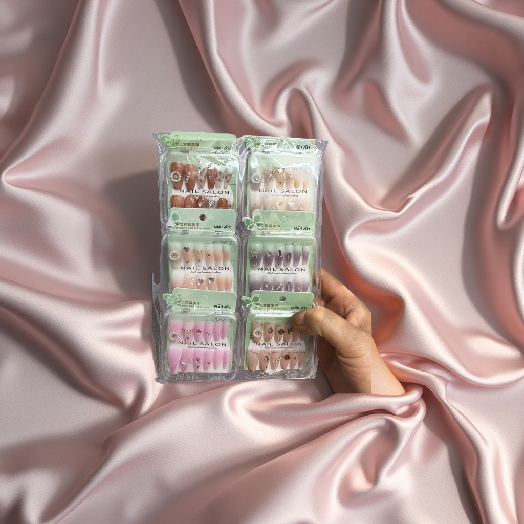 化妆品成人美甲细节图