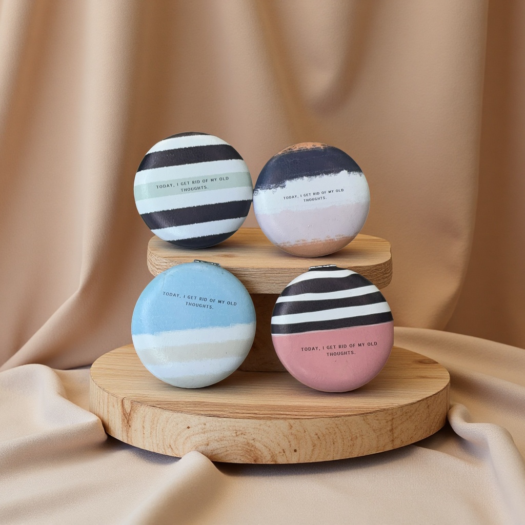 镜子梳妆镜化妆镜便携桌面镜子高清反光镜带灯折叠镜子女用
化妆镜迷你小镜子
智能镜智能镜智能镜智能镜智能镜LED浴室镜智能细节图