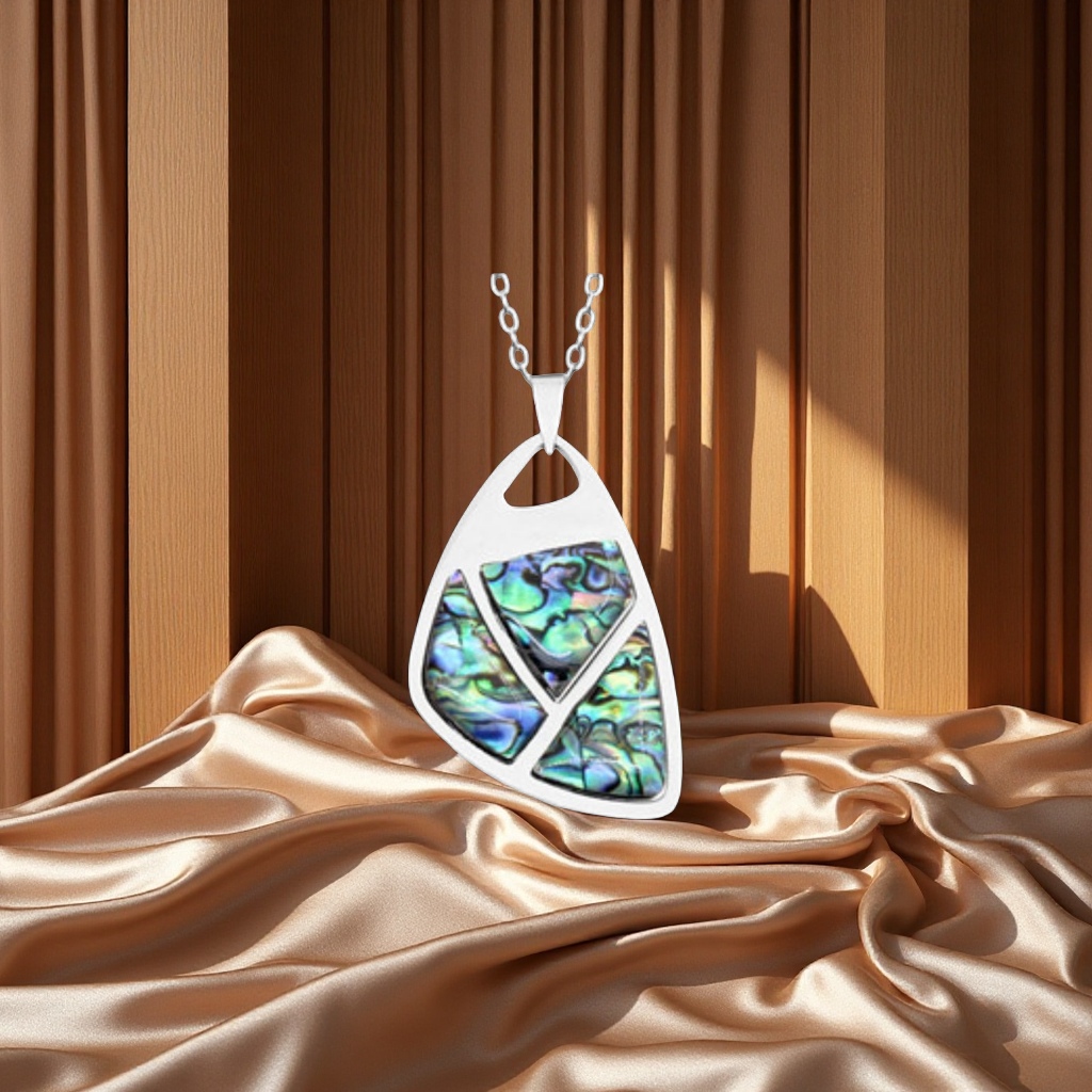 Stainless steel abalone shell pendant, a fashionable and individual accessory, is trendy and versatile. It's a perfect gift for both men and women Specification image