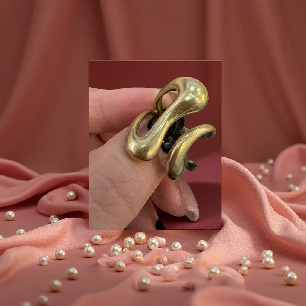 Eco-friendly brass irregular opening ring, fashionable, simple, individual and trendy accessory, suitable for both men and women as a gift Application Scenario