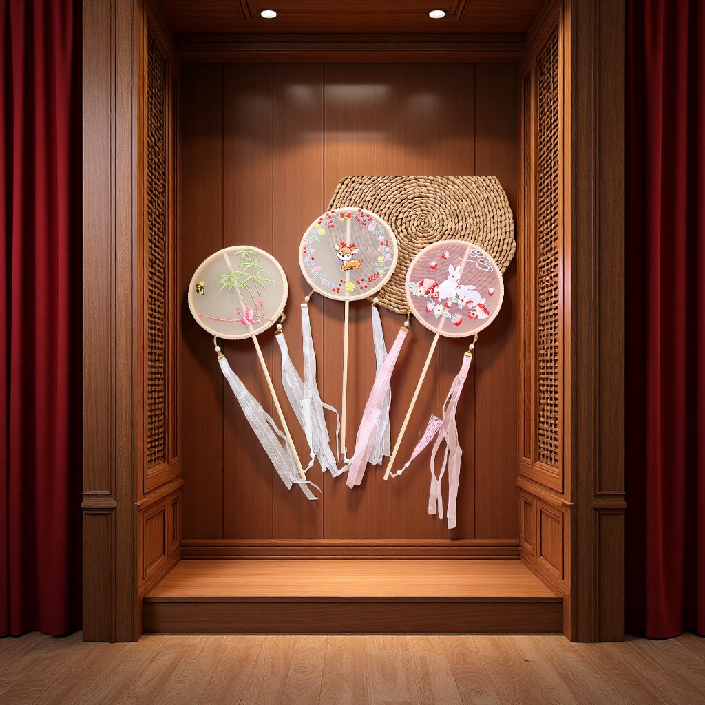 Wholesale of Chinese-style embroidered fans, ancient-style Hanfu, photo shoots, dance cheongsams, fashion shows, round fans and retro palace fans details Picture