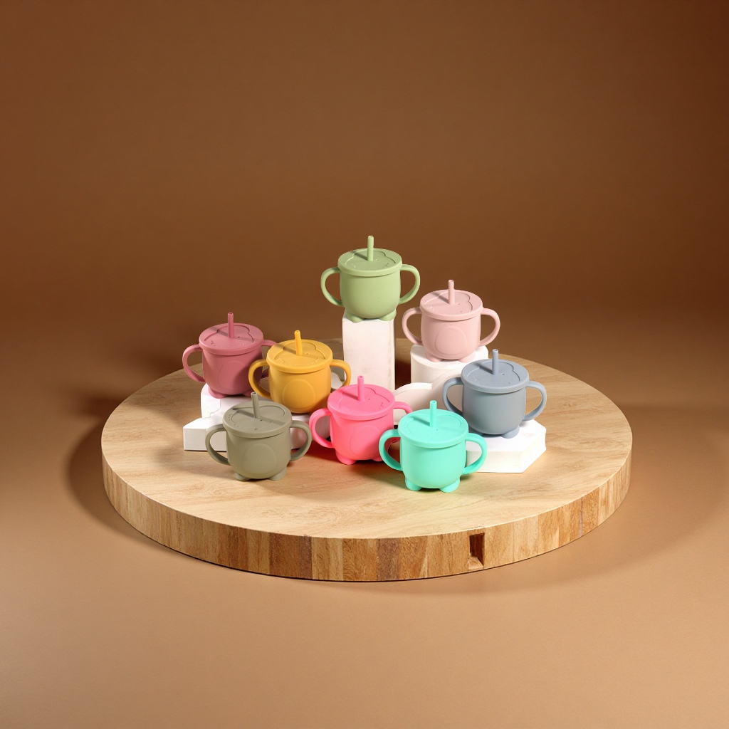 工厂宝宝硅胶双耳吸管杯耐摔耐高温婴儿喂养水杯企鹅款婴幼儿学饮杯餐具