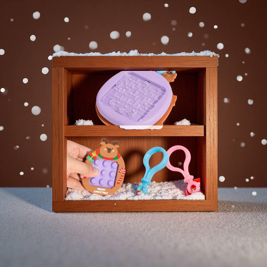 Christmas series maze game machine, Santa Claus keychain bag pendant, educational and stress-relieving toys, cross-border wholesale, stress-relieving toys details Picture