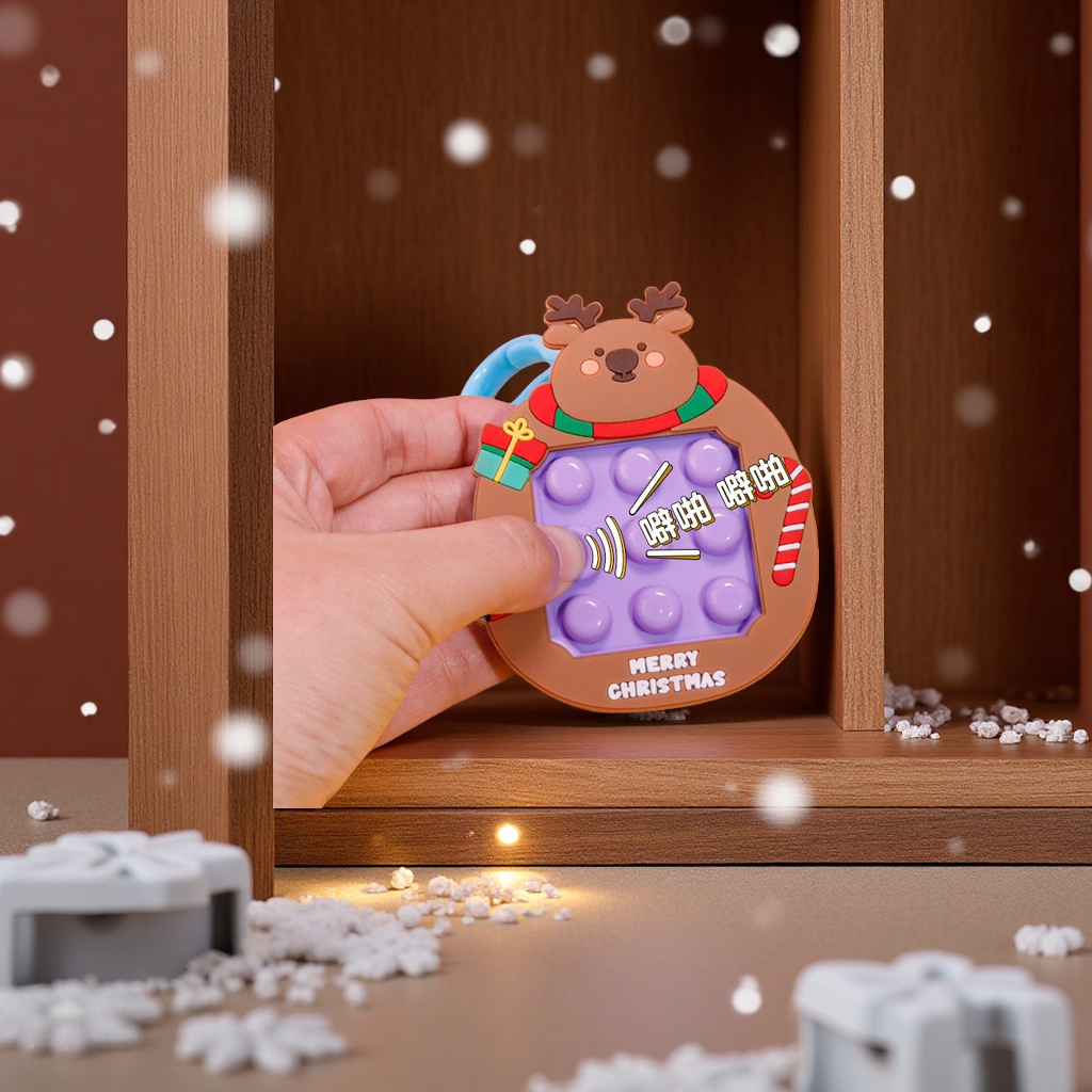 Christmas series maze game machine, Santa Claus keychain bag pendant, educational and stress-relieving toys, cross-border wholesale, stress-relieving toys Specification image