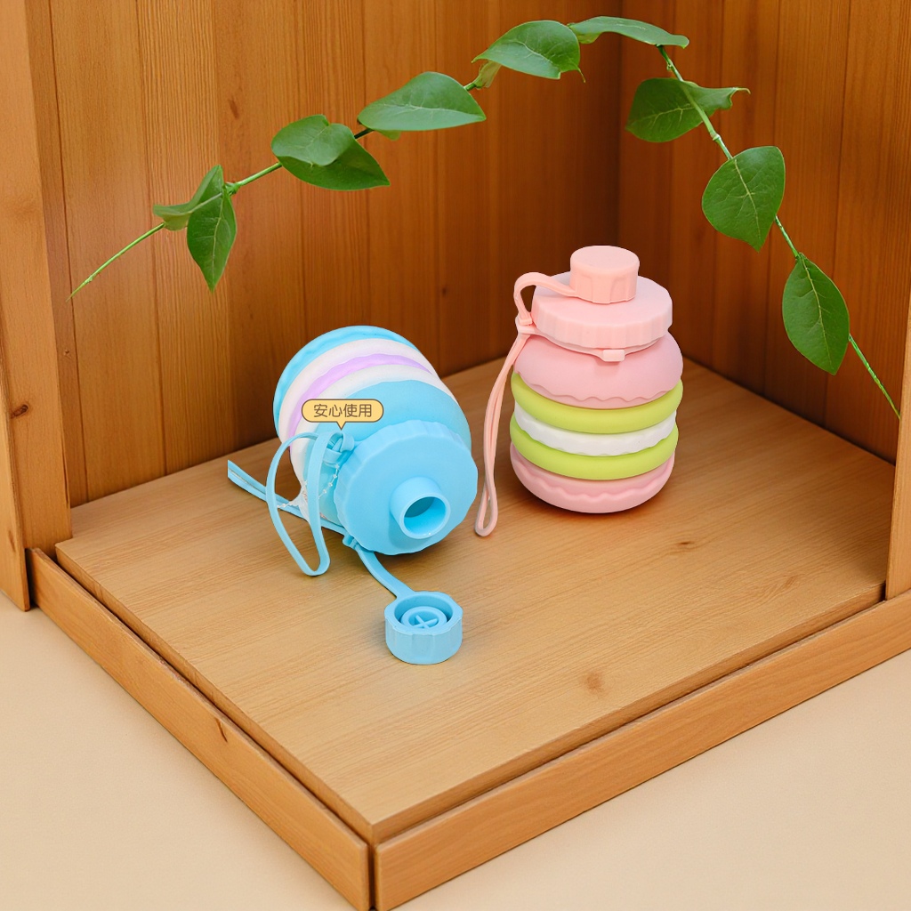 New silicone water cup, creative cake-shaped folding portable sports water bottle, cross-border wholesale telescopic water cup, multi-functional portable bag Application Scenario