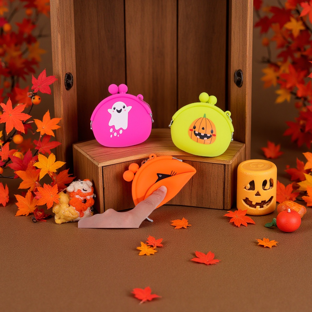 Halloween series Cute cartoon silicone coin purse, waterproof mini children's earphone case, crossbody bag, bag and waist bag in stock Application Scenario