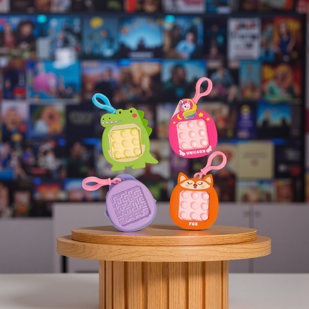 New cartoon stress-relieving toys, keychains, bags, pendants, mazes, puzzle toys, and wholesale stress-relieving toys Application Scenario