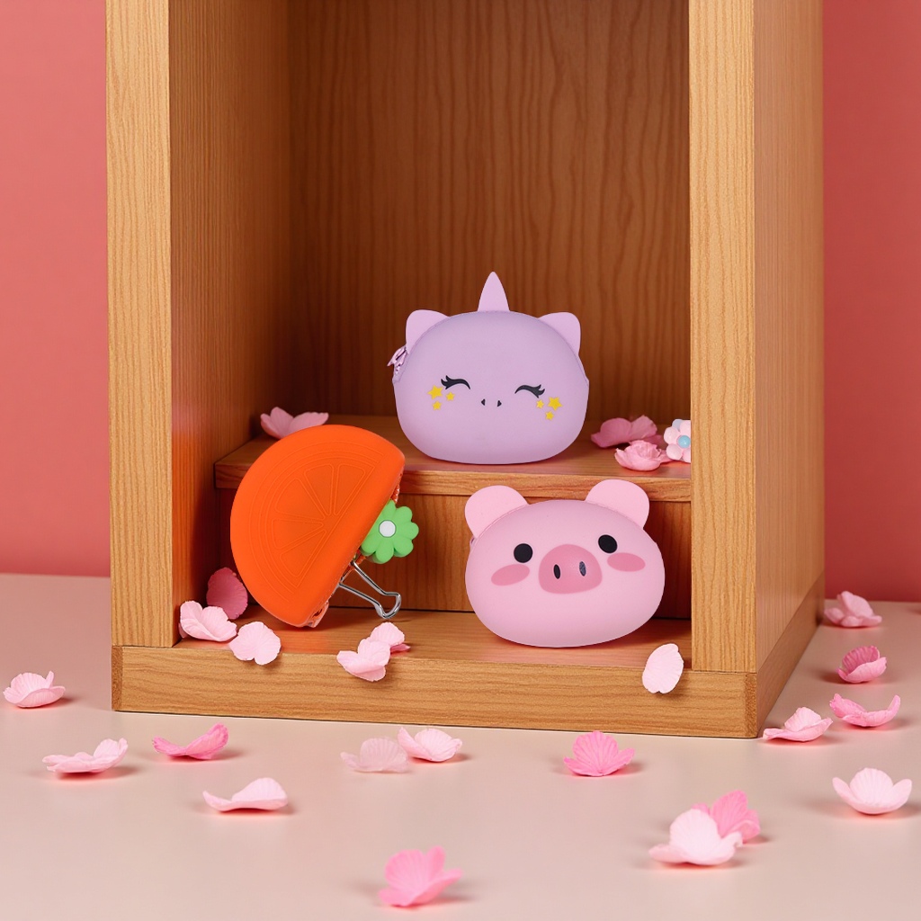 Cute cartoon little pig silicone coin purse, waterproof mini children's earphone case, crossbody bag, bag and waist bag in stock for wholesale