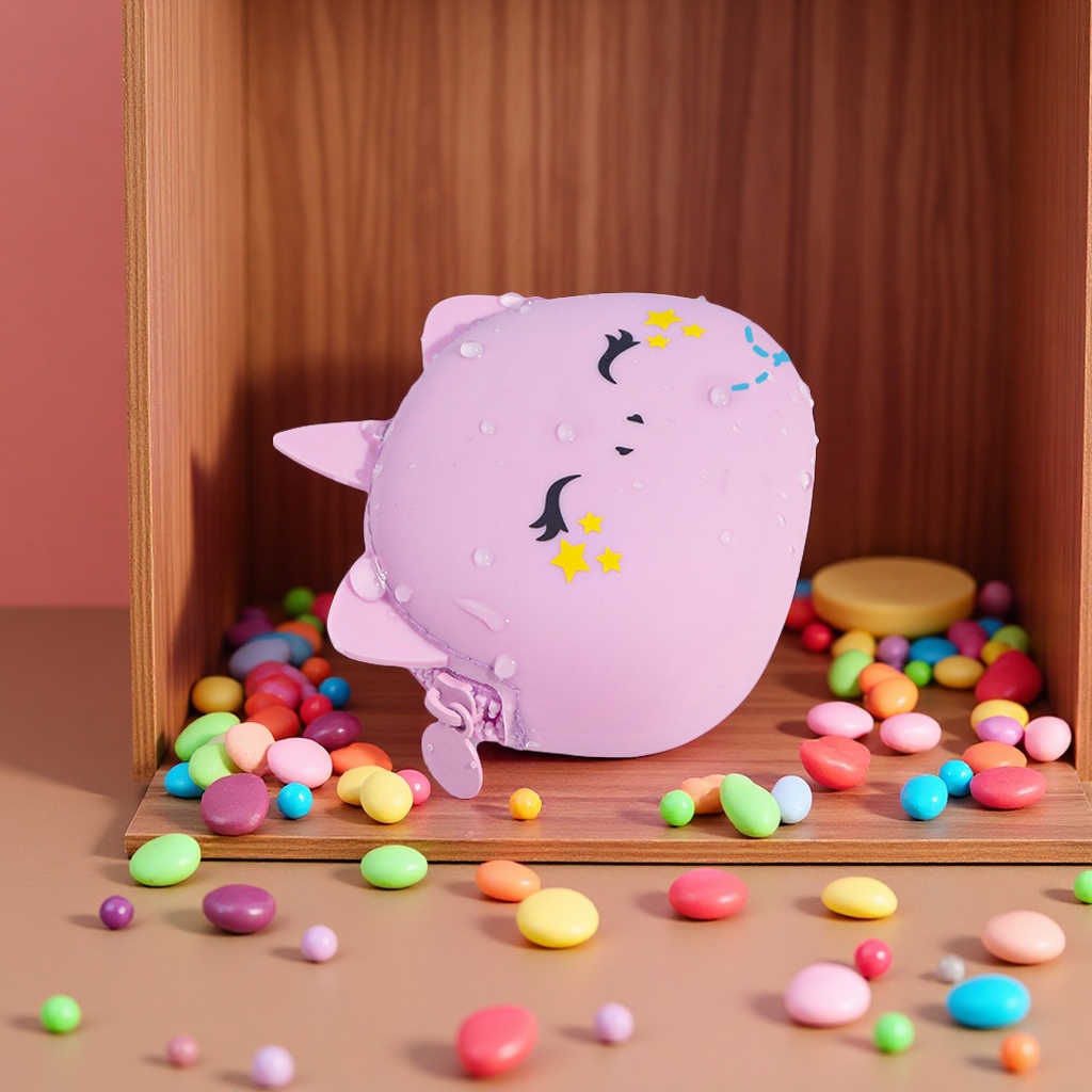 Cute cartoon little pig silicone coin purse, waterproof mini children's earphone case, crossbody bag, bag and waist bag in stock for wholesale Application Scenario