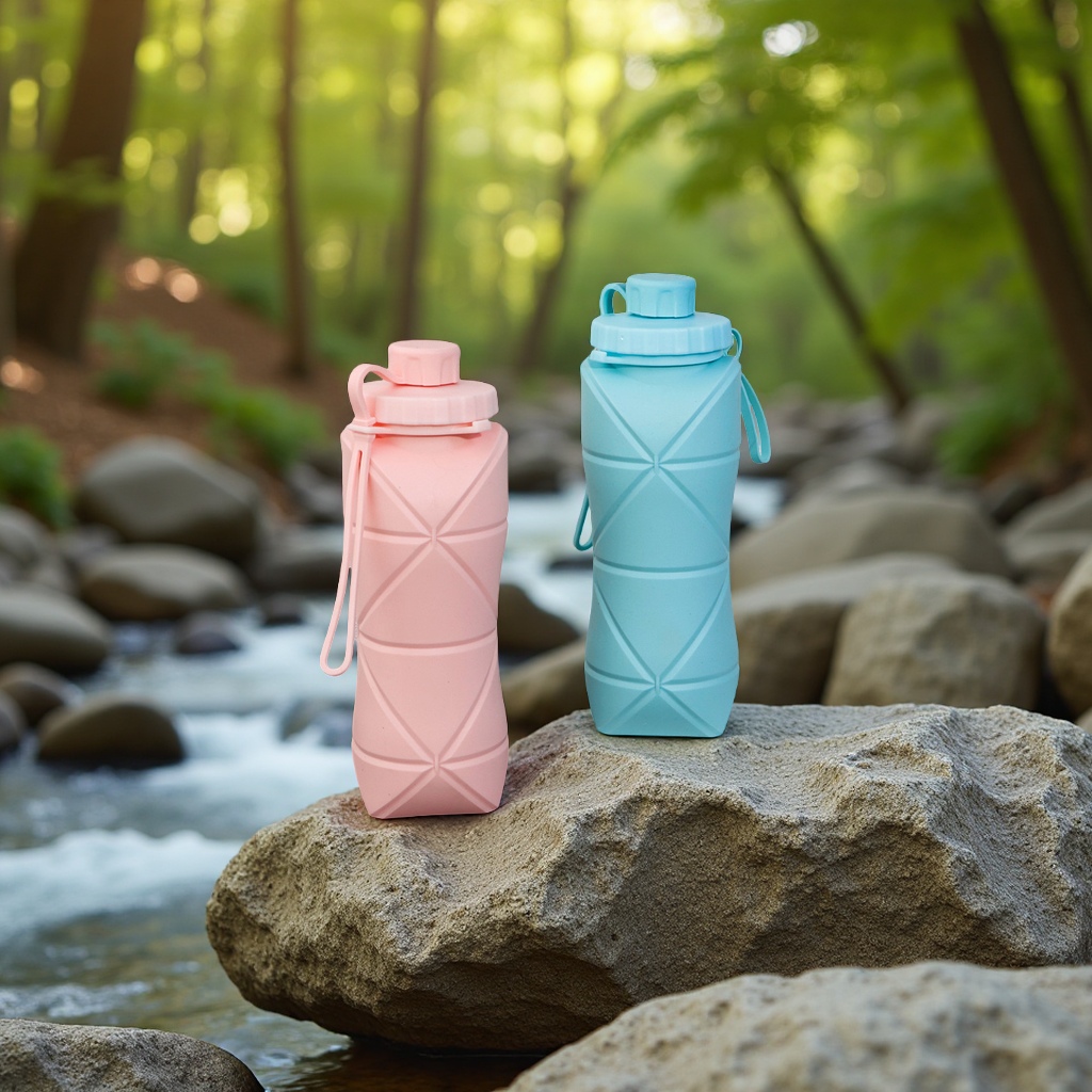 Amazon's new food-grade silicone water cup, a portable and retractable mountaineering water bottle that doesn't take up much space, is a multi-functional and pressure-relieving bagged water cup Application Scenario