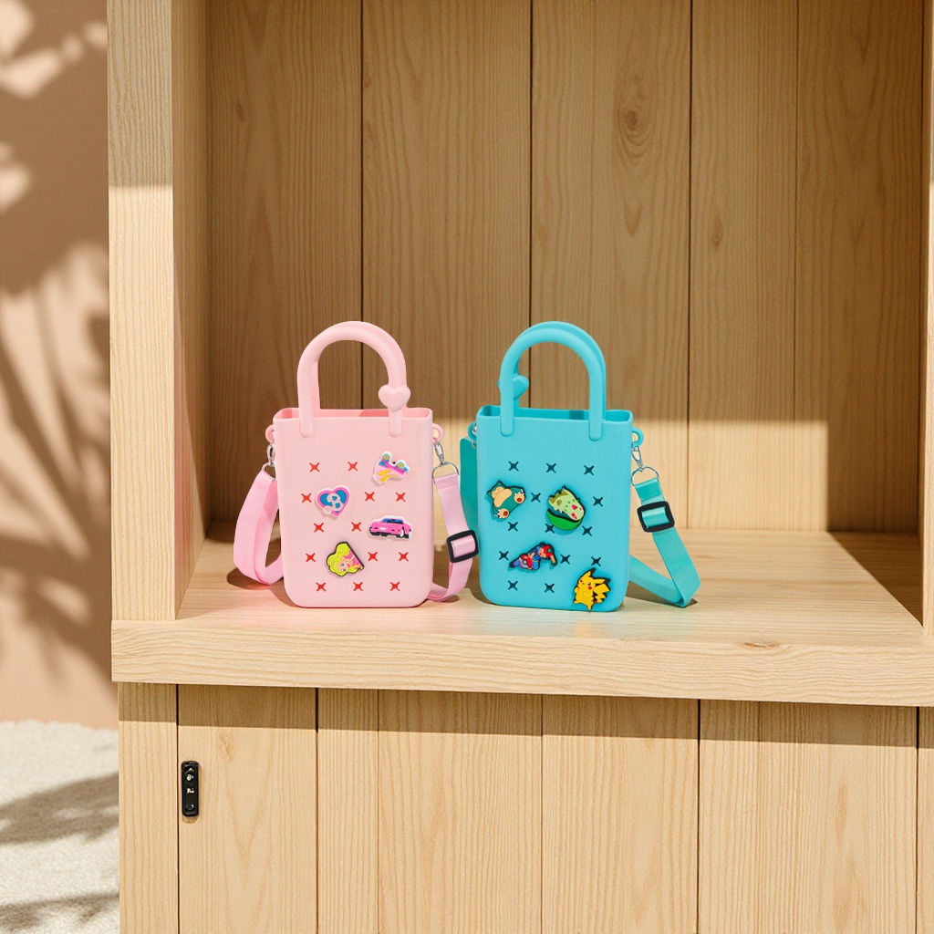 DIY silicone hole bag, beach bag, mobile phone storage, fashionable single-shoulder crossbody, hand-carry, with oil spray design Application Scenario