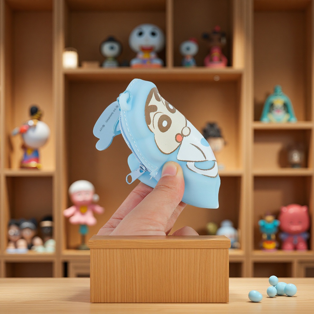 Japanese-style anime Crayon Shin-chan silicone mini coin purse earphone storage bag, creative versatile accessory, in stock portable coin bag Application Scenario