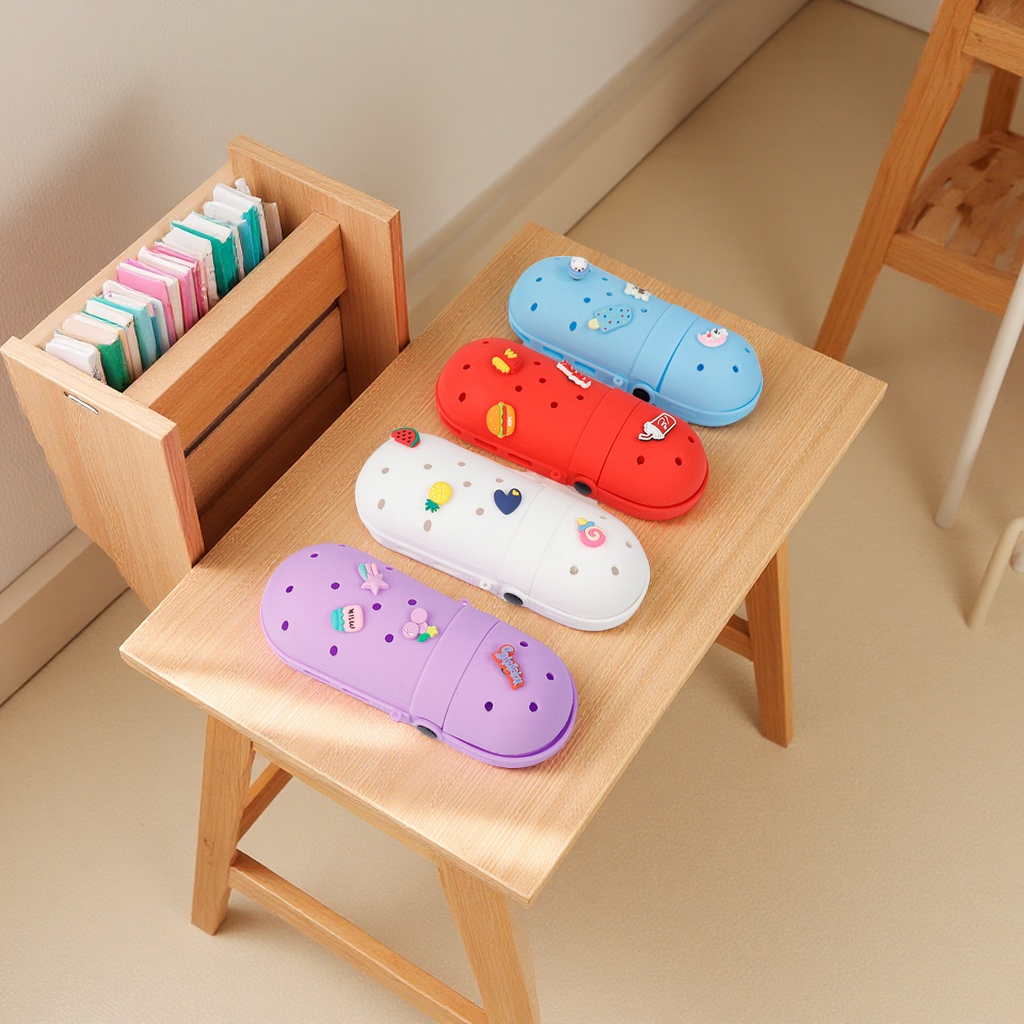Best-selling DIY slippers, hole pen cases, large-capacity cute stationery storage bags for students, wholesale of school supplies Application Scenario