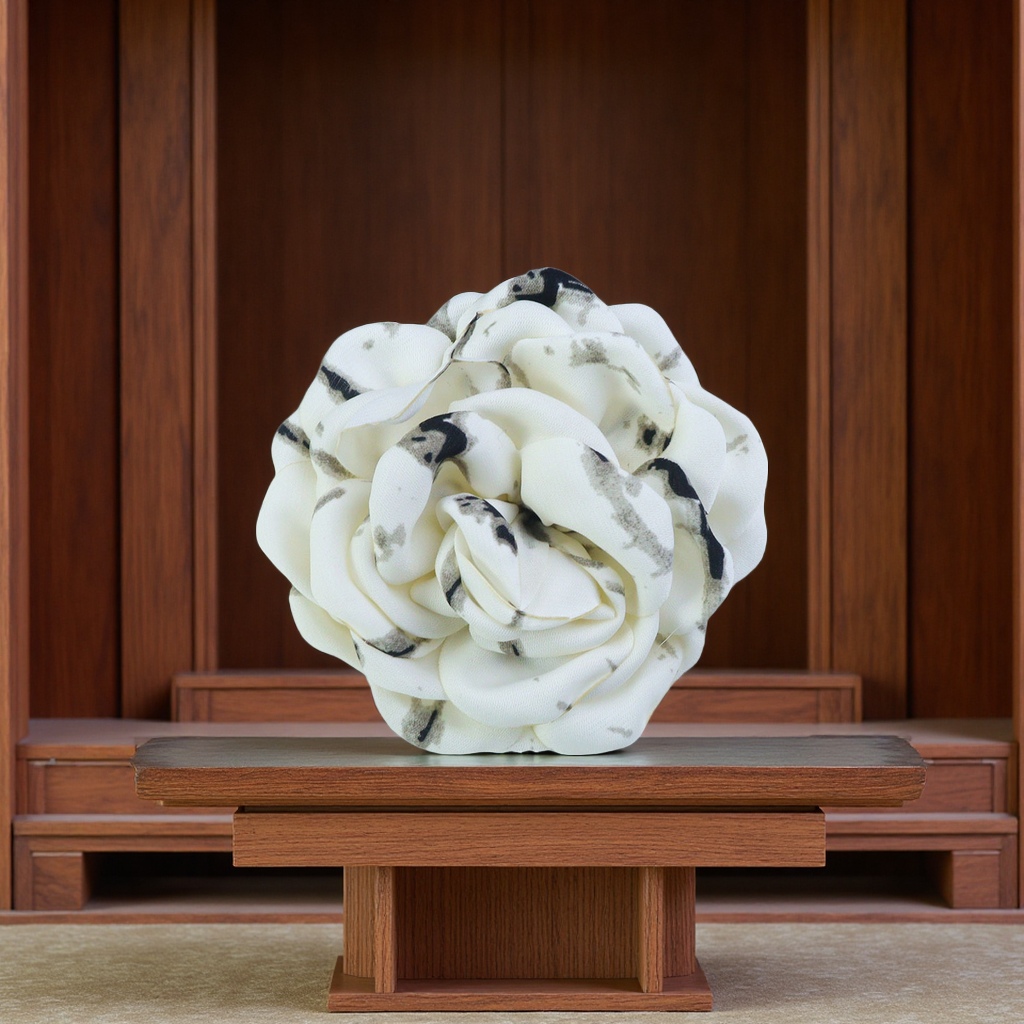 The Chinese-style ink-wash painting rose shark hair clip is a high-end updo hair accessory that is fashionable and versatile, and can increase hair volume Specification image