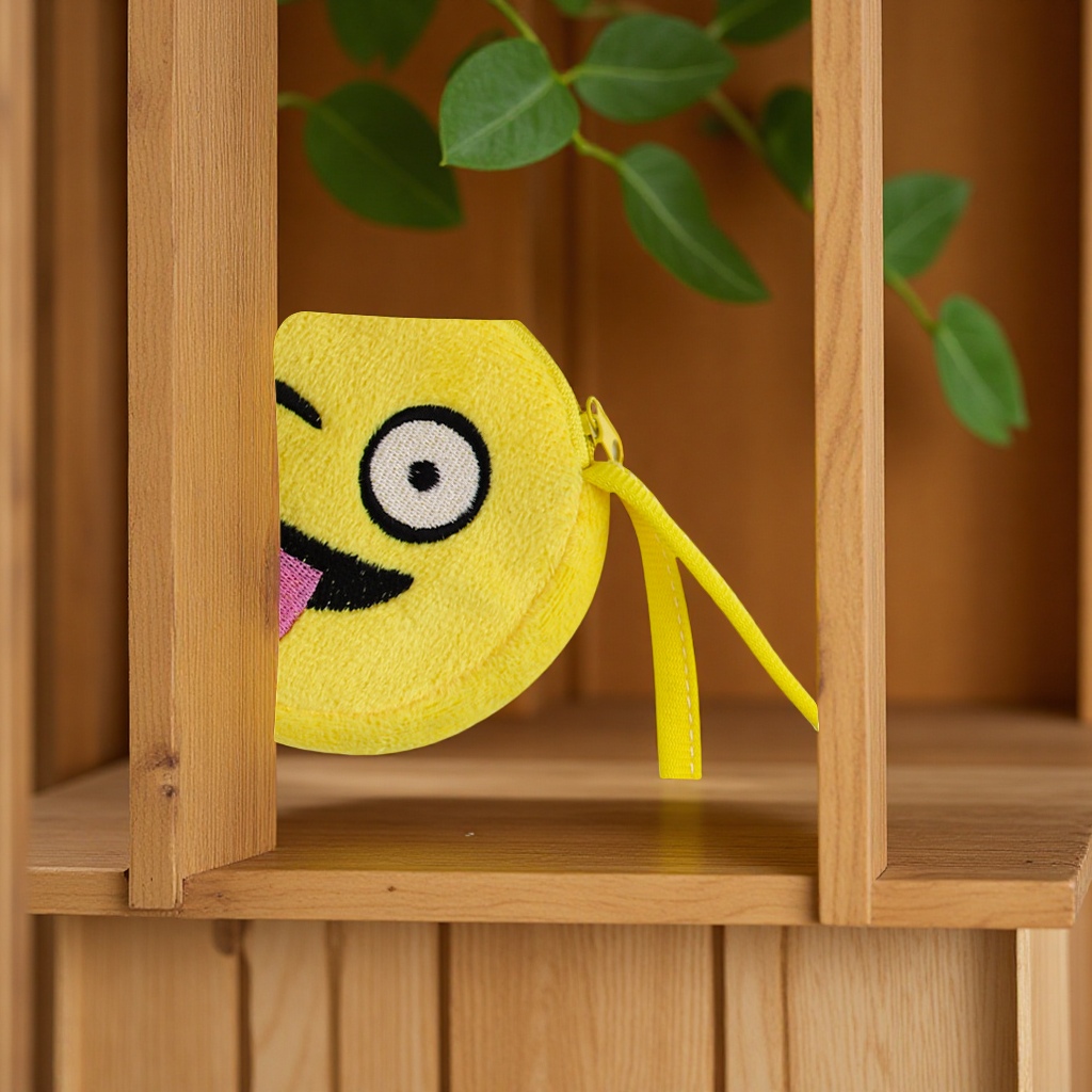 Plush toy pendants, cartoon smiley face dolls, keychains, dinosaur doll pendants, cute plush pendant gifts Application Scenario