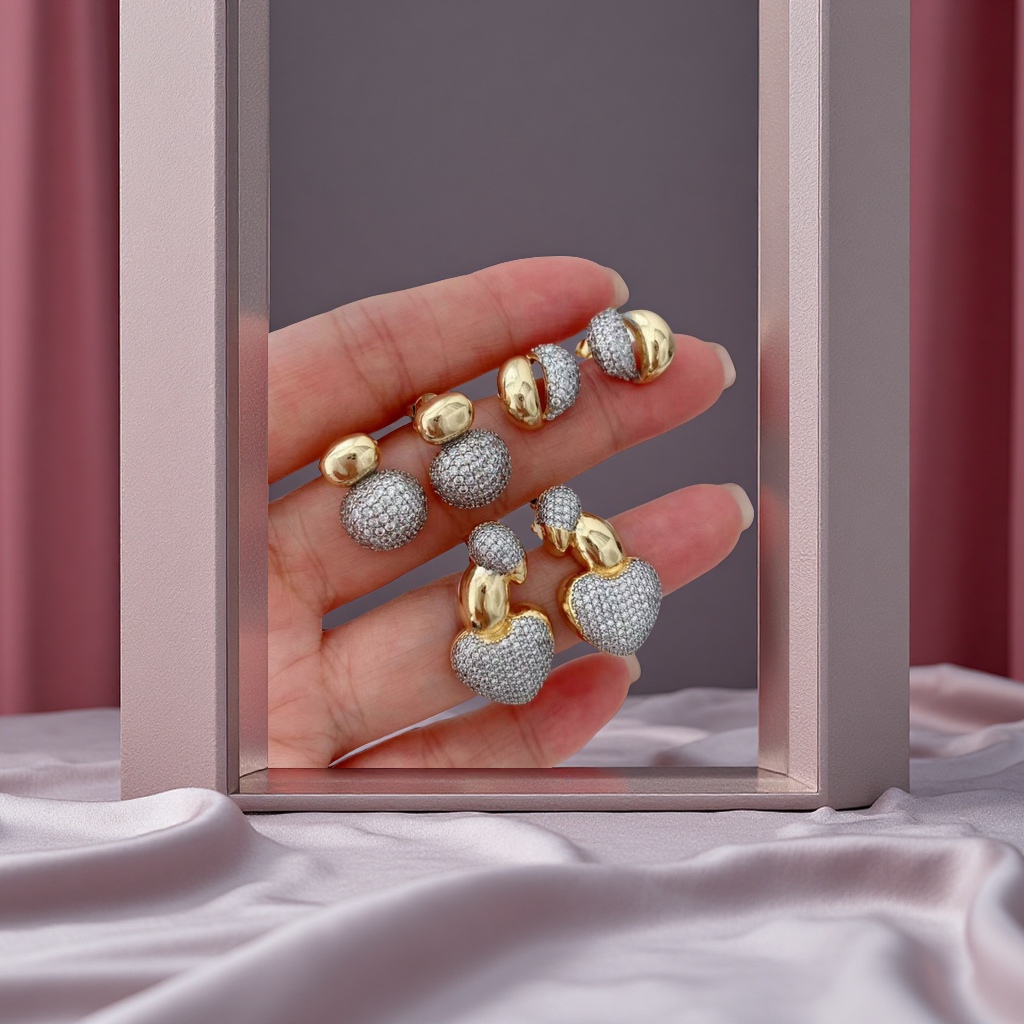 In 2025, the best-selling women's earrings will exude a sense of high-end, niche and light luxury. Wholesale of dual-color zircon stud earrings, fashionable and versatile Specification drawing