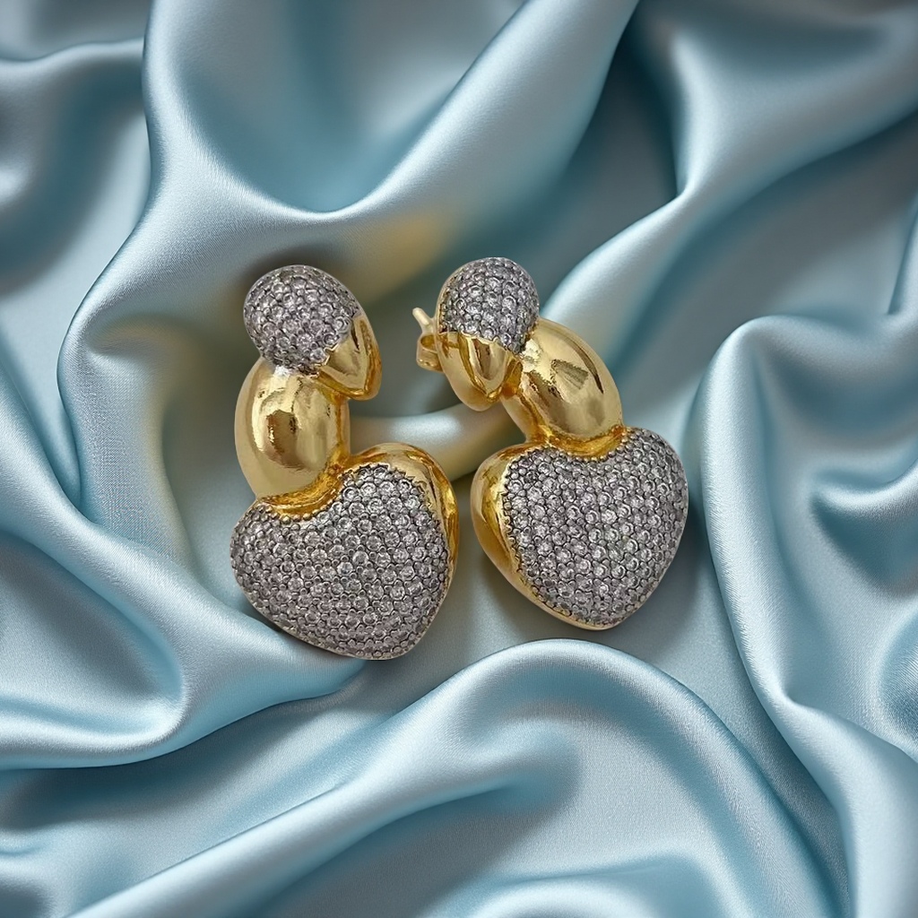 In 2025, the best-selling women's earrings will exude a sense of high-end, niche and light luxury. Wholesale of dual-color zircon stud earrings, fashionable and versatile Item Picture