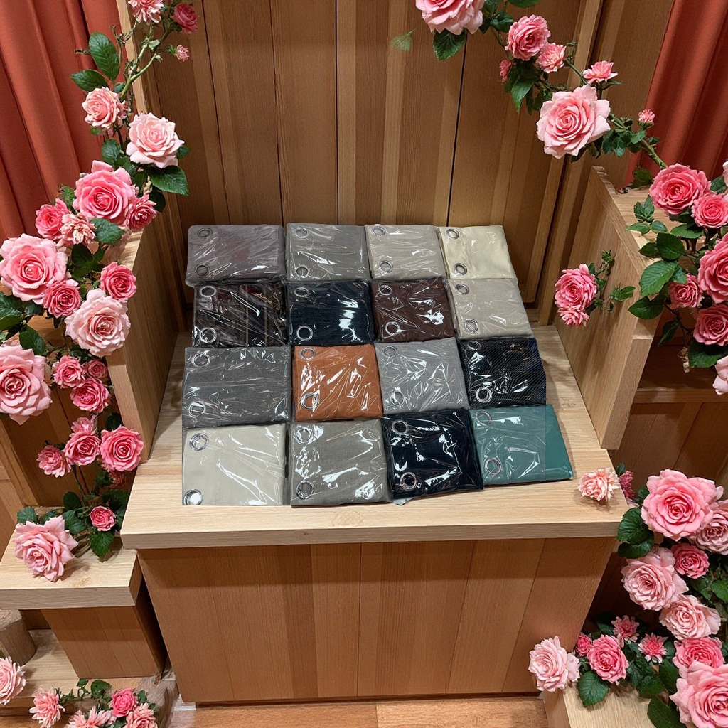 Jacquard fabric curtains are high-end, luxurious, light-blocking and heat-insulating decorative items for living rooms and bedrooms in a modern and simple style Application Scenario