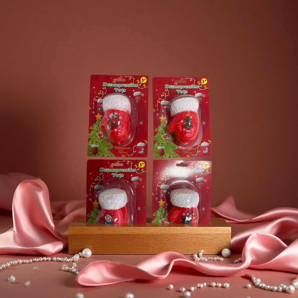 Squeeze the Christmas gloves to keep warm. Warm and festive decorations. Soft and thick Christmas gifts for children and adults Application Scenario