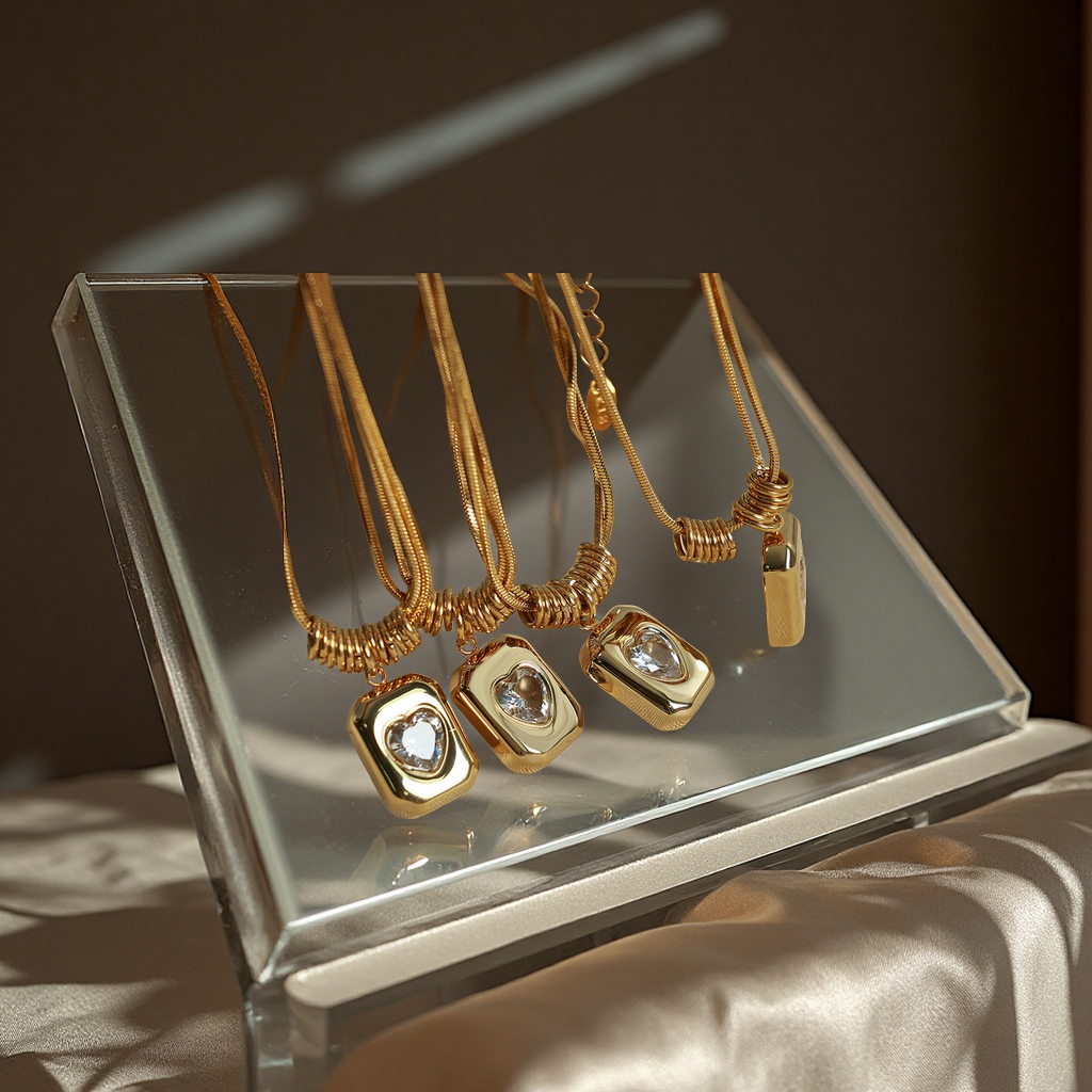 European and American retro style heart heart double-layer chain titanium steel necklace, fashionable and light luxury collarbone chain in stock accessory necklace details Picture