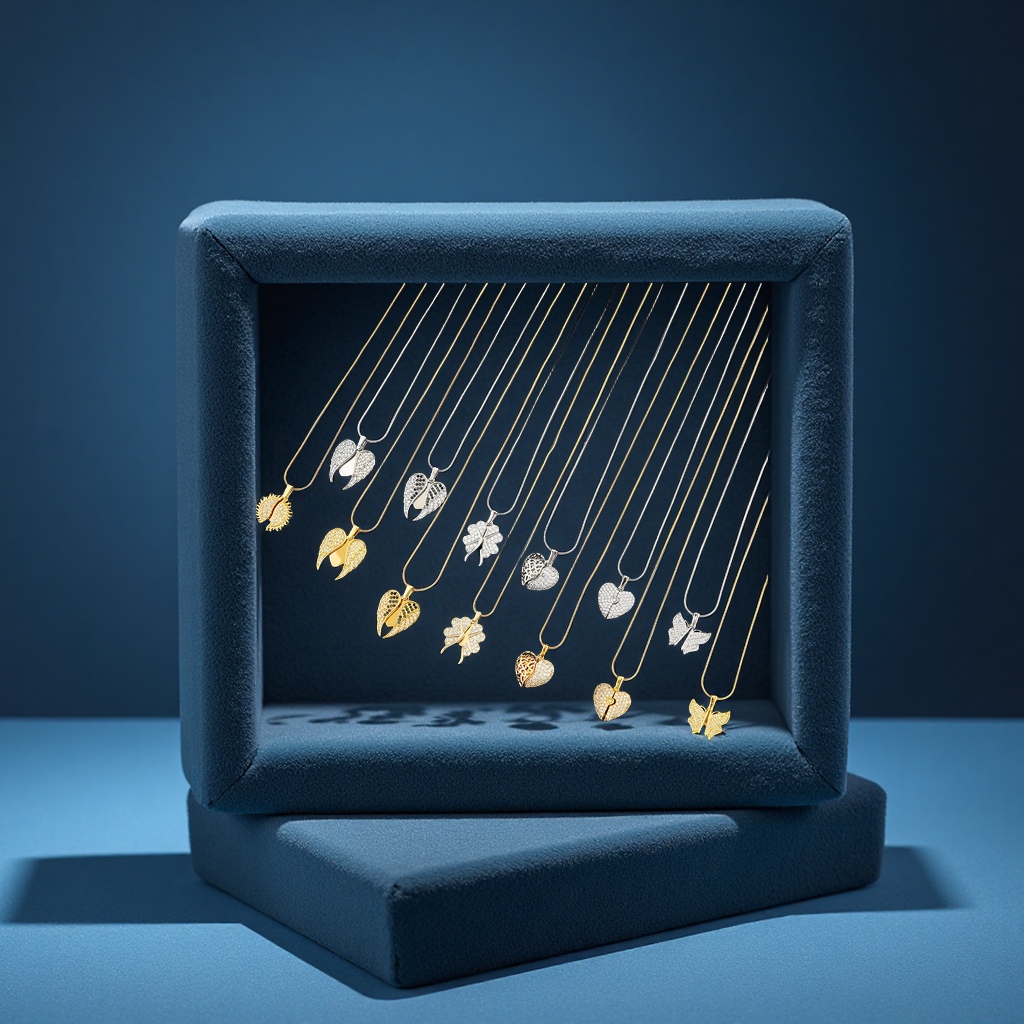 This is a new personalized titanium steel heart-shaped opening and closing necklace from Europe and America. It is versatile, fashionable, small and exquisite as an accessory that won't be the same as others