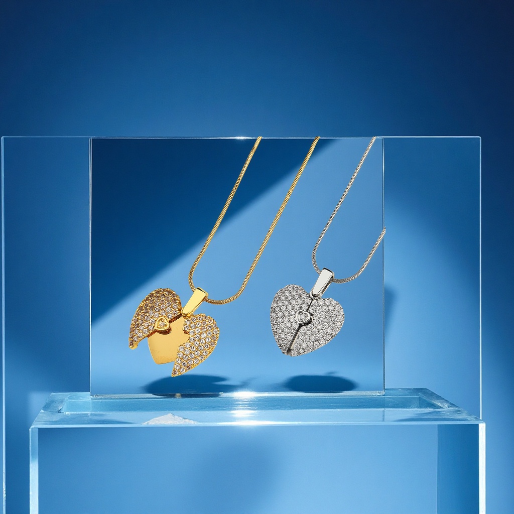 This is a new personalized titanium steel heart-shaped opening and closing necklace from Europe and America. It is versatile, fashionable, small and exquisite as an accessory that won't be the same as others Application Scenario