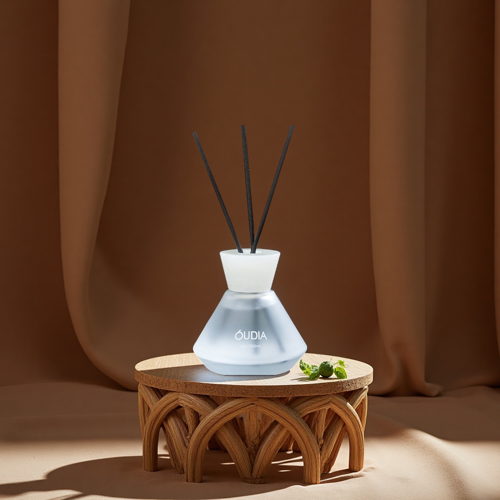 Otiya New Product Wholesale 100ML Plant essential oil aromatherapy funnel-shaped evaporation bottle, rattan diffuser, home aromatherapy machine details Picture