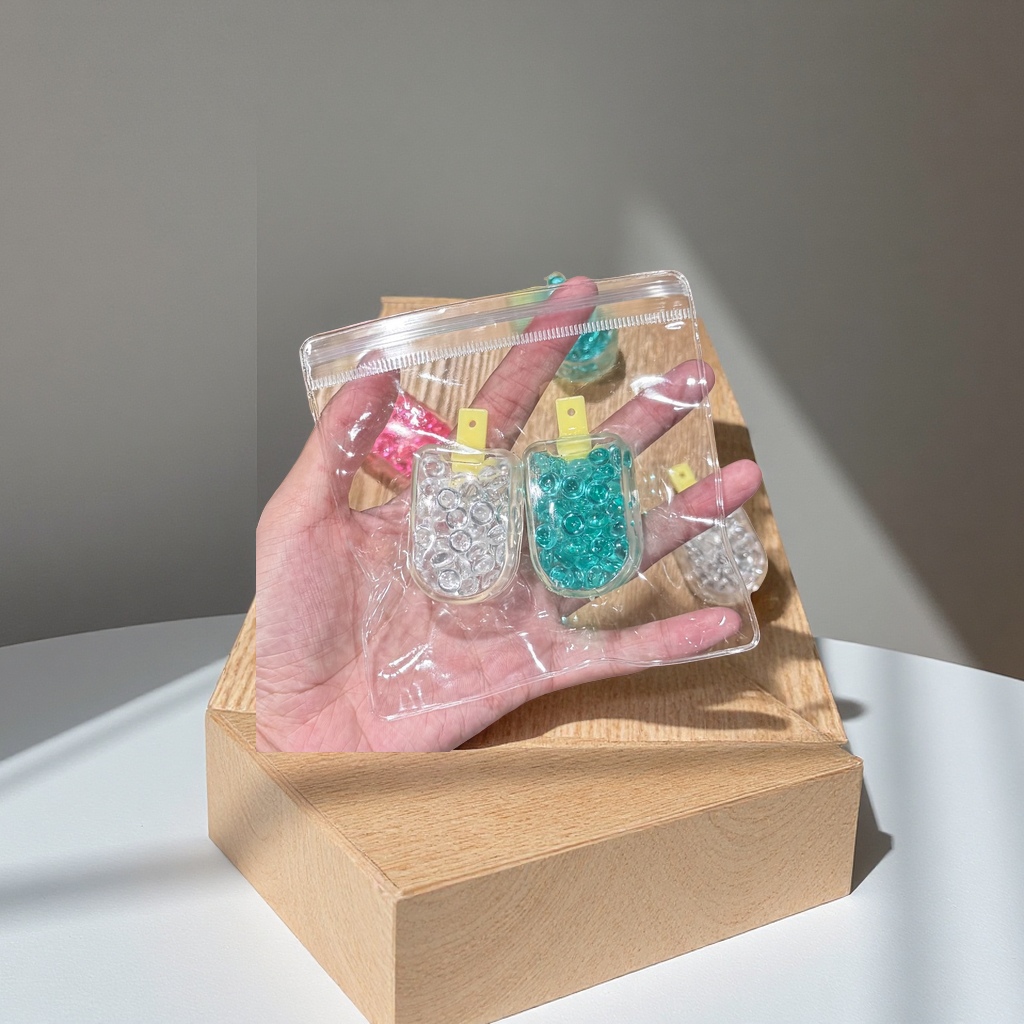 Creative acrylic sand bottle keychain pendant, colorful bean rocking toy, stress-relieving toy, wholesale for foreign trade, new and unique gifts Item Picture