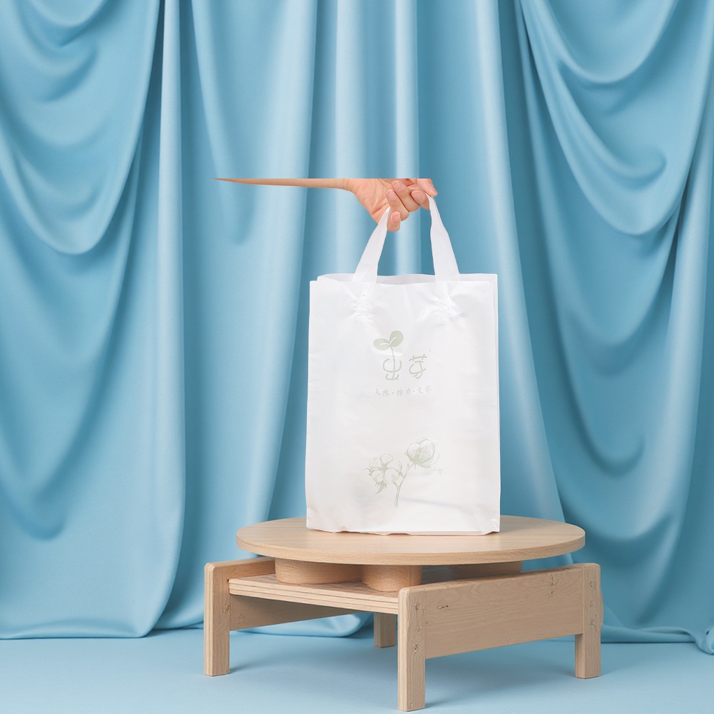 Customized plastic handbags, supermarket shopping bags, gift packaging bags, clothing bags. Free LOGO design. Multiple styles to choose from Application Scenario