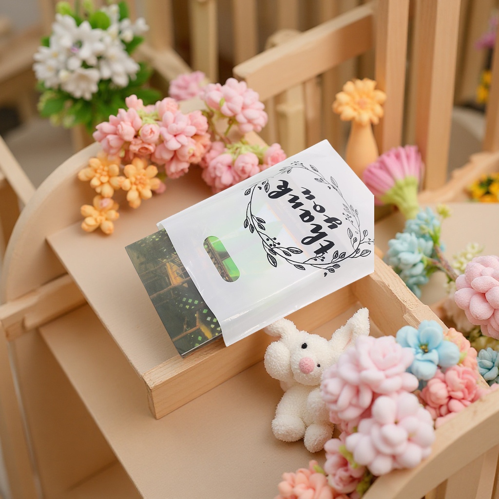 Thank you. Cartoon tote bags, colorful clothing and accessory packaging bags, plastic flat bags, cute plastic bags Application Scenario