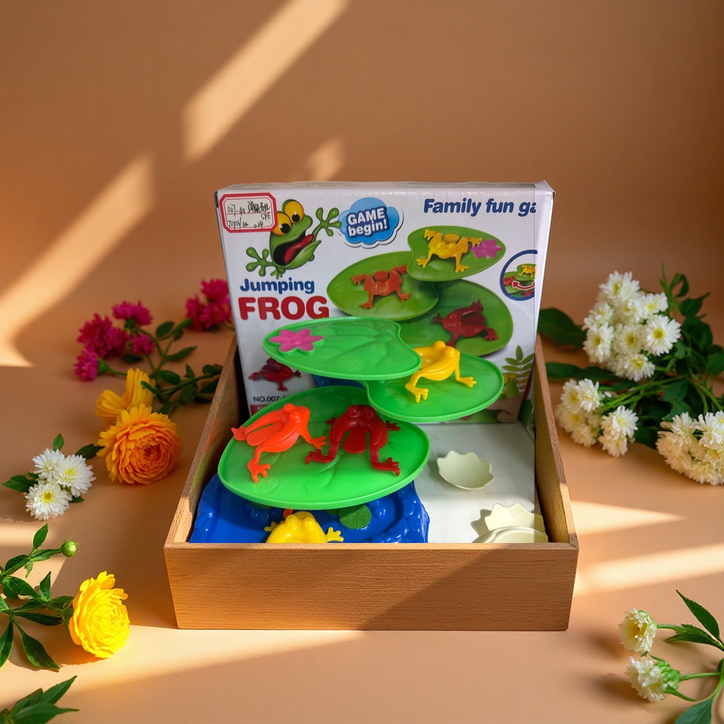 Jumping FROG青蛙跳桌游荷叶场景多色青蛙模型家庭趣味互动策略游戏休闲娱乐亲子玩具产品图