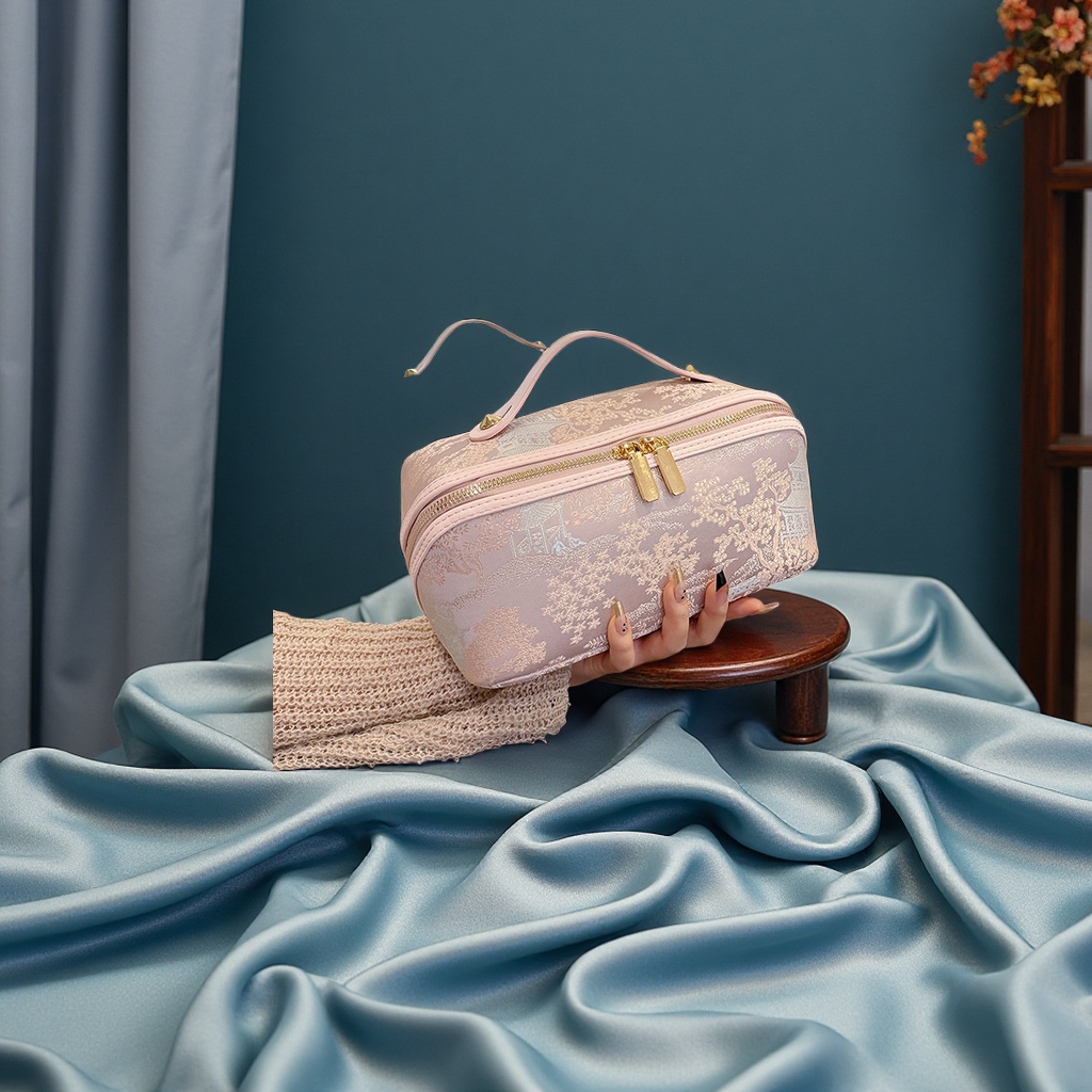 2024新款古风大容量便携化妆包手提收纳包多功能旅行洗漱包妈咪晚宴包袋皮具