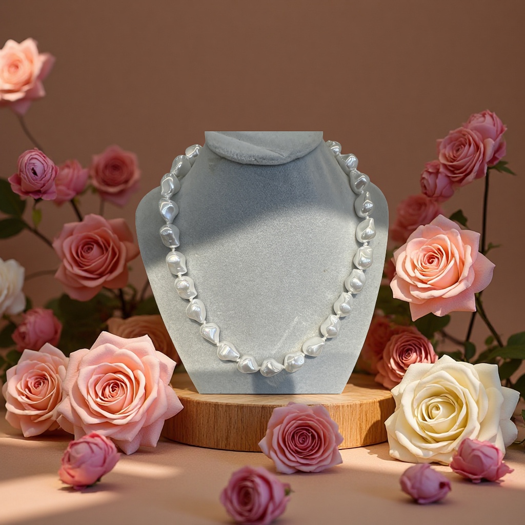 Baroque-style necklace, retro and individual metal chain, fashionable and trendy accessory, long necklace for women Application Scenario