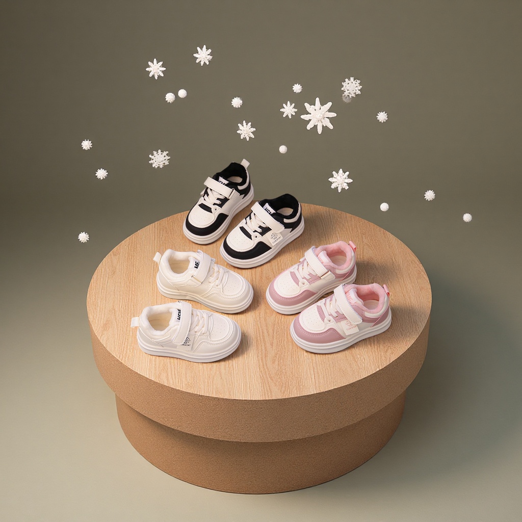 童运动鞋实物图