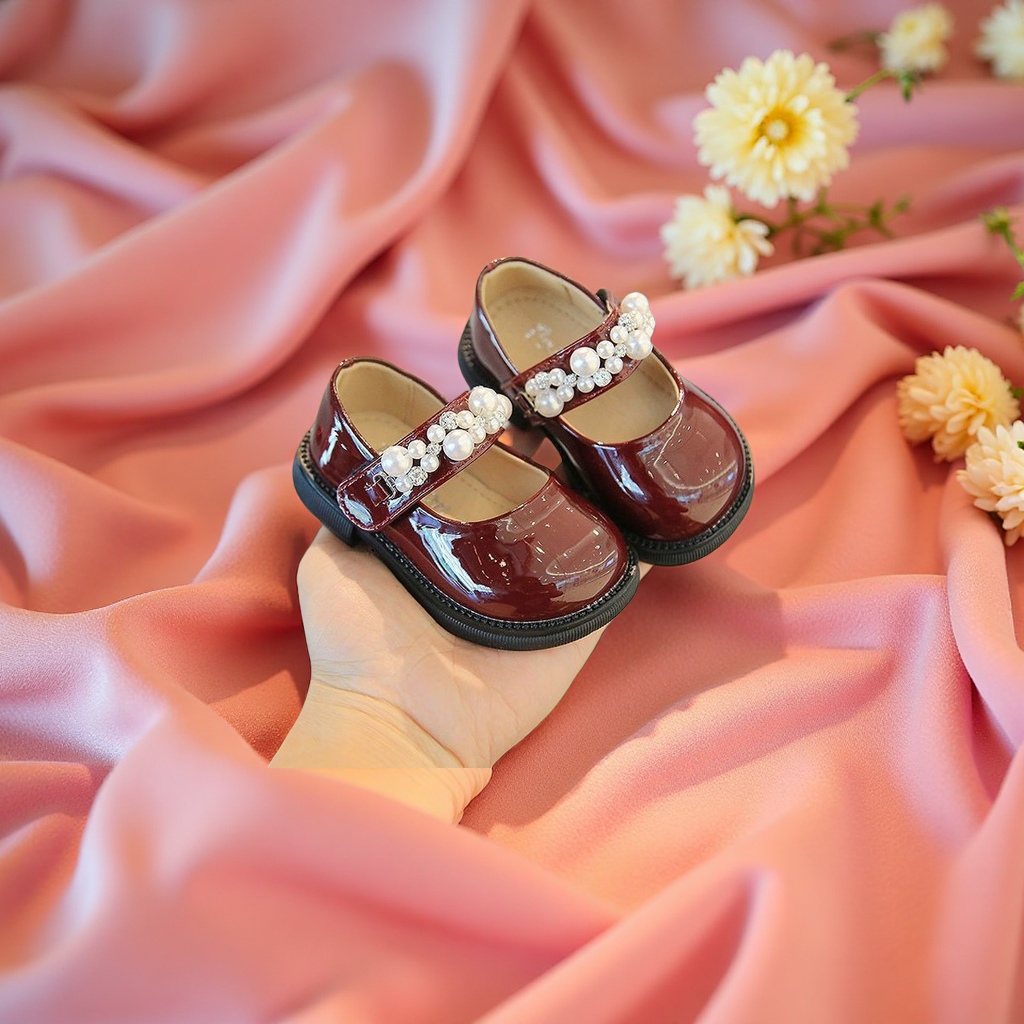 Spring new soft-soled princess shoes for children and infants, one-year-old walking shoes with evening dress, children's single shoes, red leather shoes details Picture