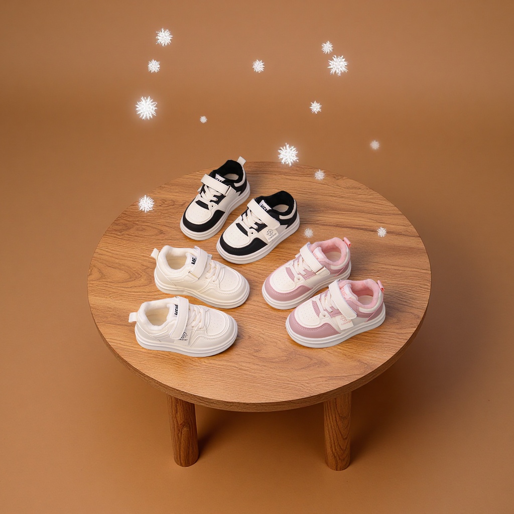 童运动鞋实物图