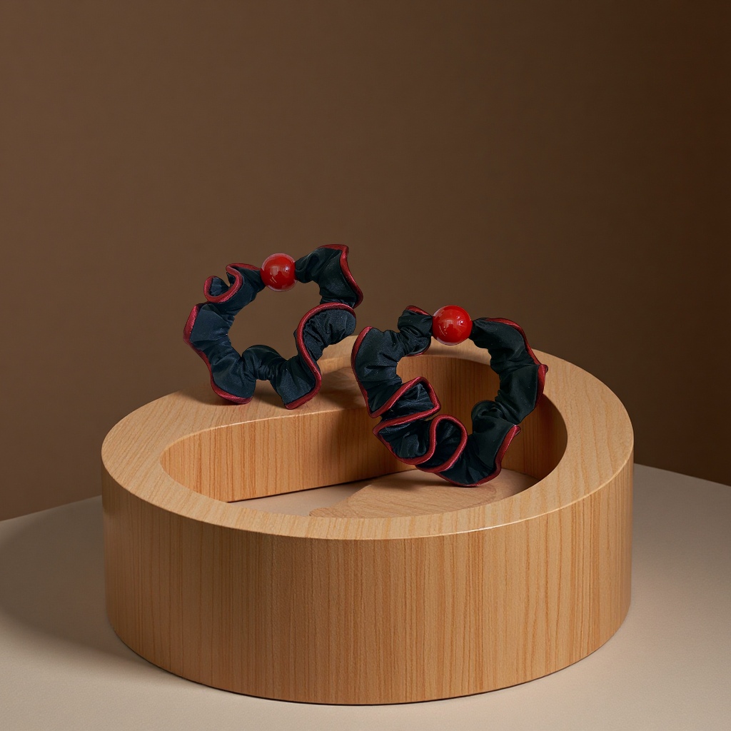 Korean-style color-blocked black fungus fringe small intestine ring hair band lace hair tie ponytail pearl hair tie leather band hair accessory Application Scenario