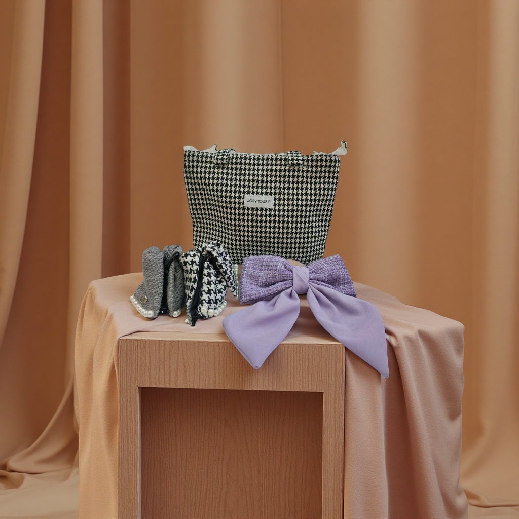 Xiaoxiangfeng fabric is a high-end, fashionable and light luxury hand-cut fabric. It is soft and comfortable. It is a clothing fabric with multiple colors available for spring, summer, autumn and winter Application Scenario