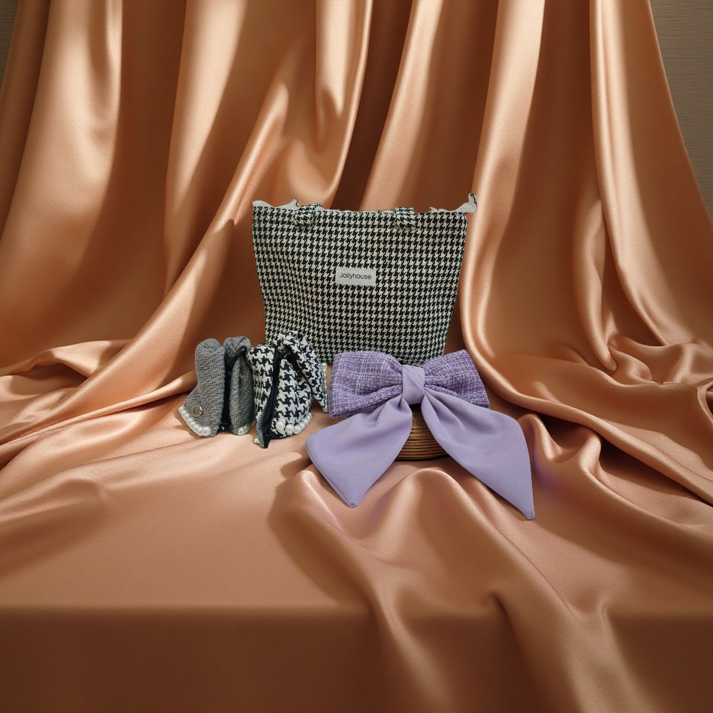 Xiaoxiangfeng fabric is a high-end, fashionable and light luxury hand-cut fabric. It is soft and comfortable. It is a clothing fabric with multiple colors available for spring, summer, autumn and winter details Picture