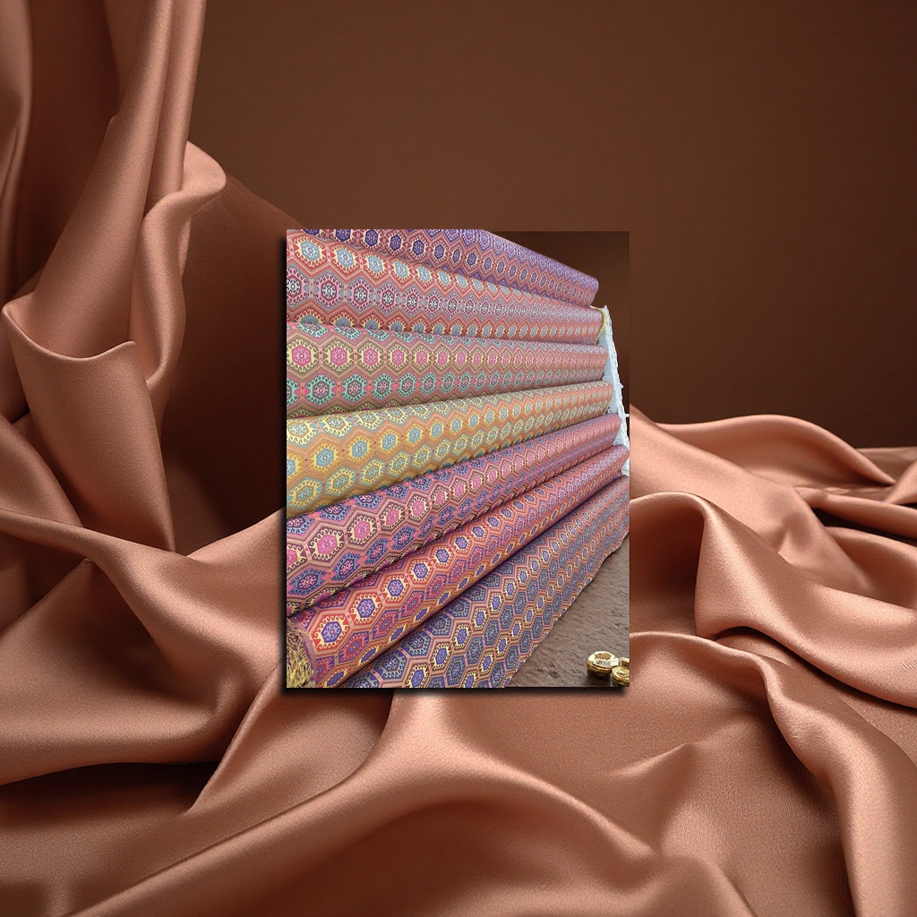 新中式仿蜀锦色织马甲面料国风旗袍汉服裤装提花布料经典复古风格