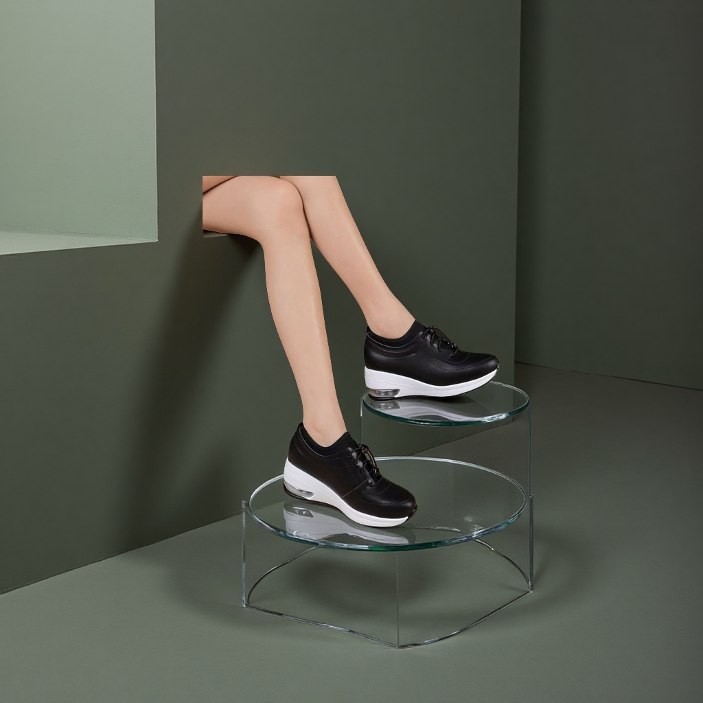 一脚蹬气垫厚底深口鞋2025秋季新款黑色妈妈坡跟运动休闲女鞋