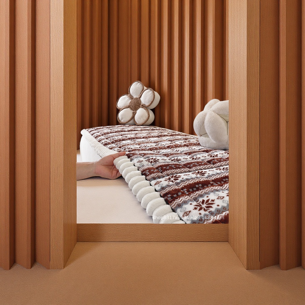 Winter thickened plush anti-slip bay window sofa cushion in stock, a best-selling home fabric seat cushion for export Specification image